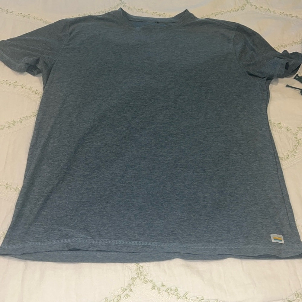 Vuori men’s tee